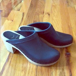 No 6 leather clogs
